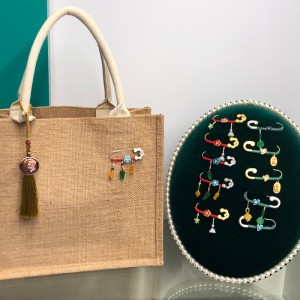 čínština-styl šťastné brož